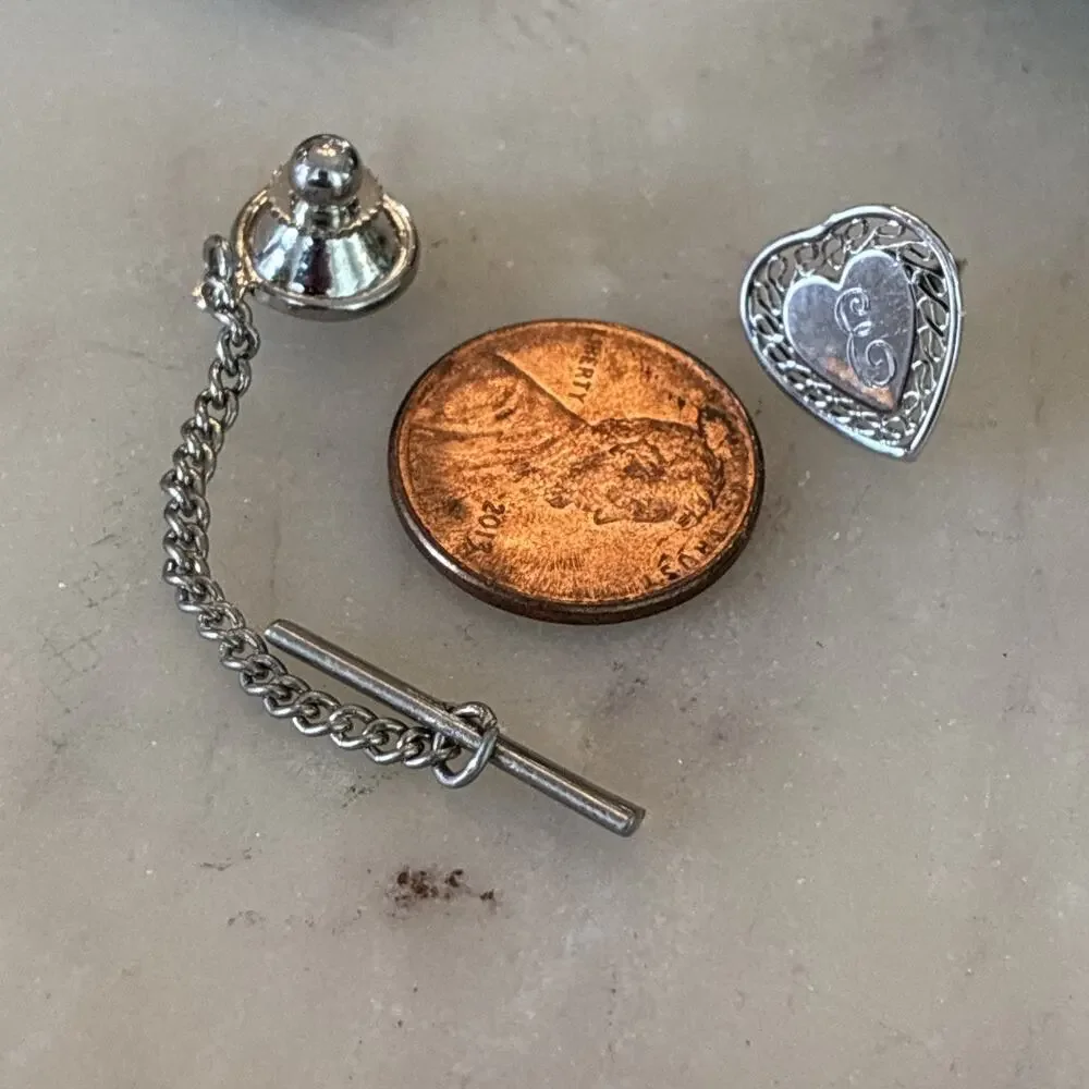 Filagree Heart ‘E’ Monogram Tie Tack Silver Tone Classic Unisex VTG L2